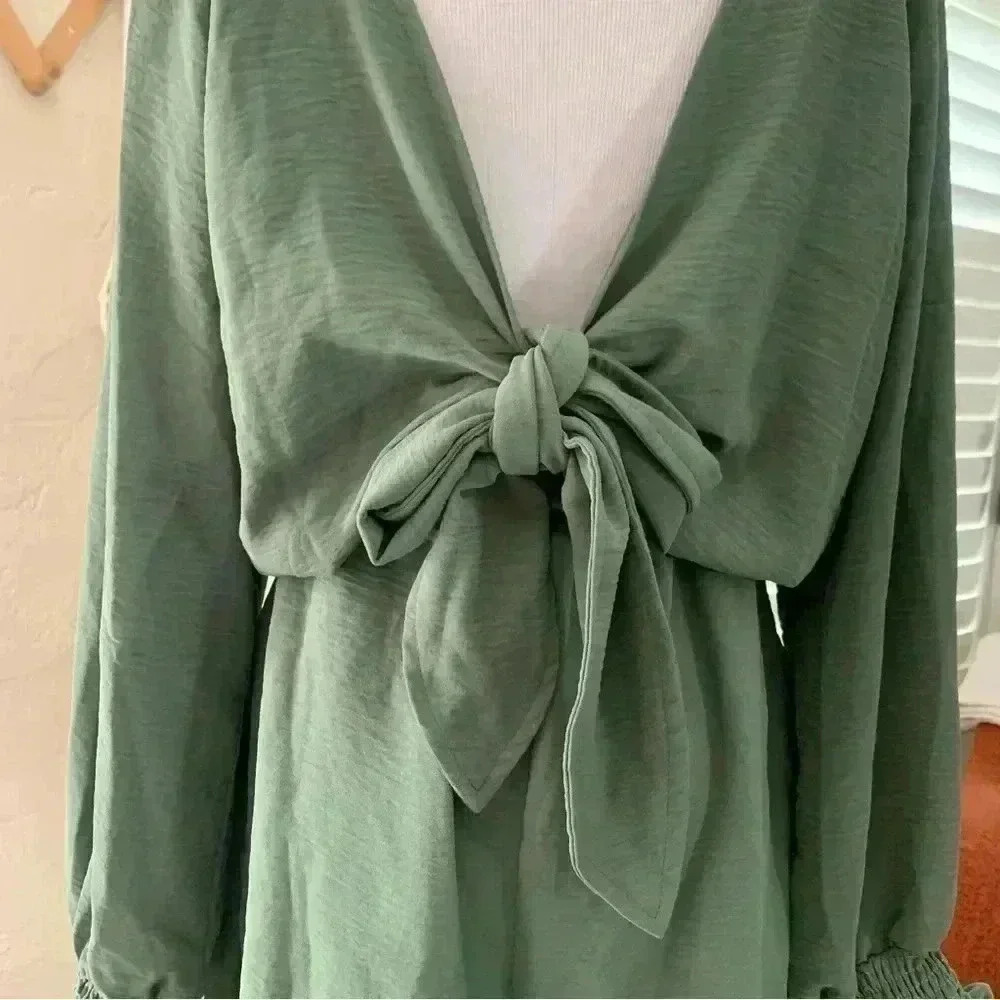 Army green jumper with tie in back - Picture 5 of 7